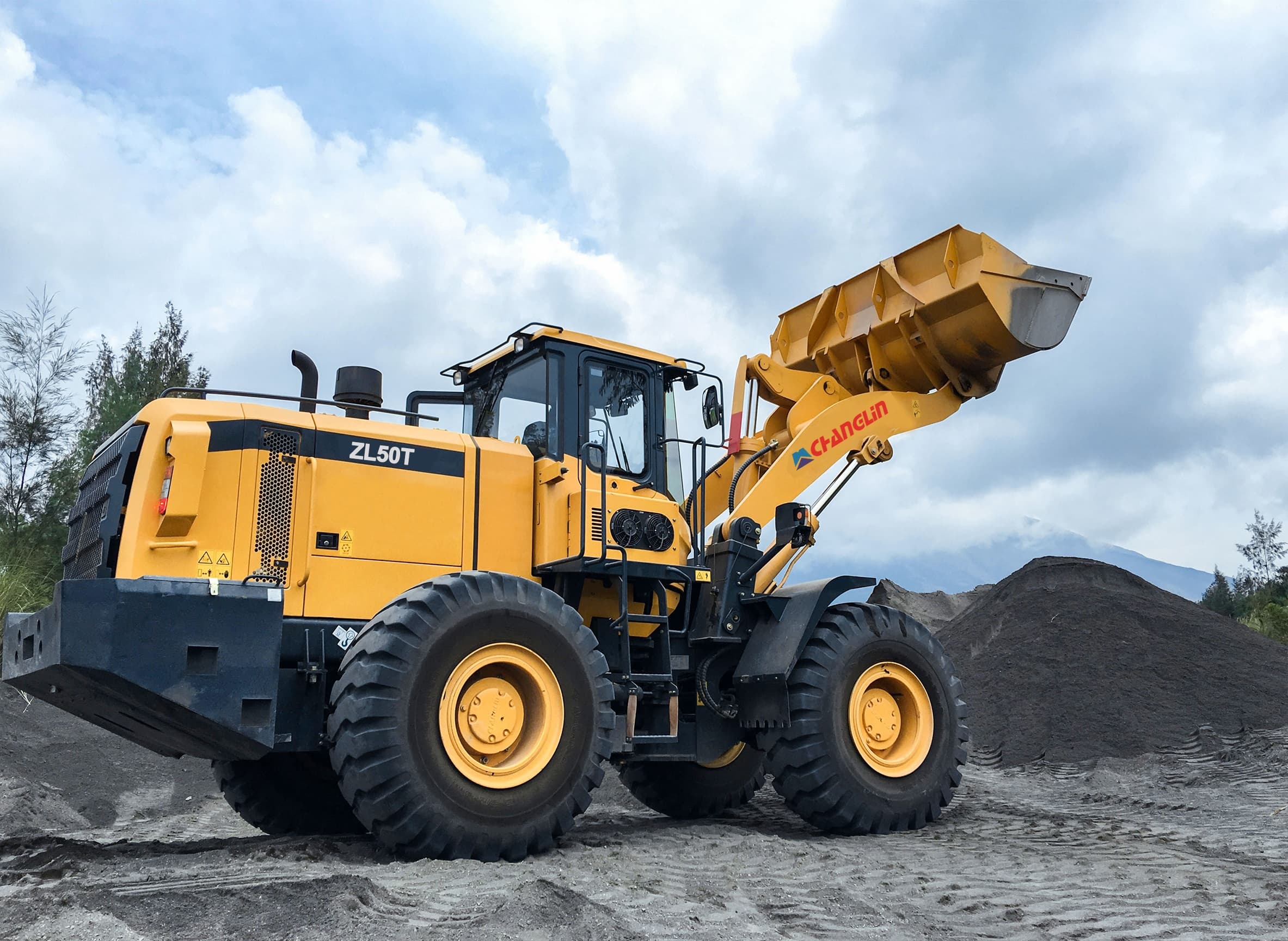 Conquistando puertos y minas: Cómo las cargadoras de ruedas CHANGLIN ZL50T/ZL50H dominan las zonas más difíciles